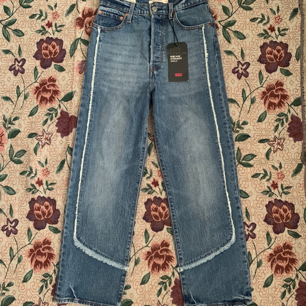 Levi’s Ribcage Straight Ankle Jeans- On the Fringe